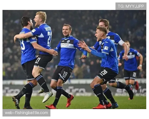 沃尔夫斯堡2-0完胜奥格斯堡，温德与马耶尔各入一球