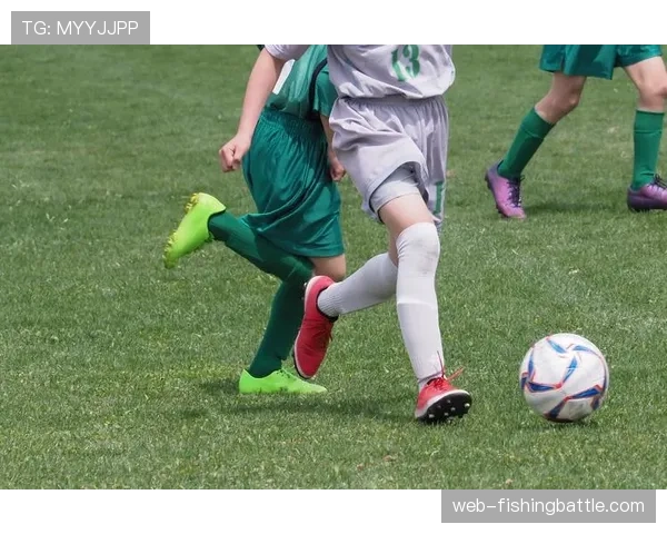特写:角球防守中,范戴克成功指挥队友造越位 特写:角球防守中,范戴克成功指挥队友造越位